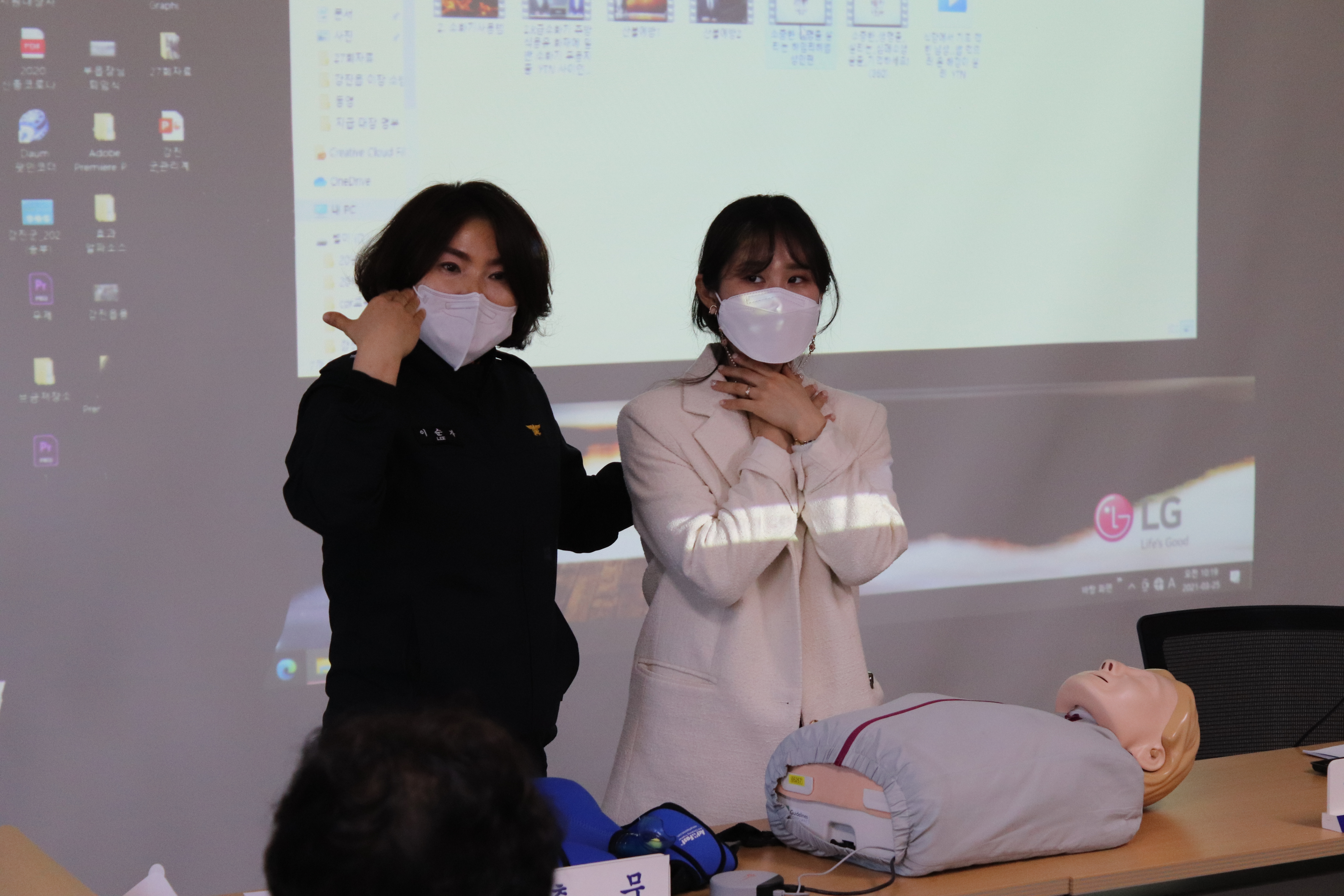 언론홍보(강진소방서 강진읍 마을이장 심폐소생술 및 생활응급처치 교육 실시)_사진.JPG 이미지입니다.