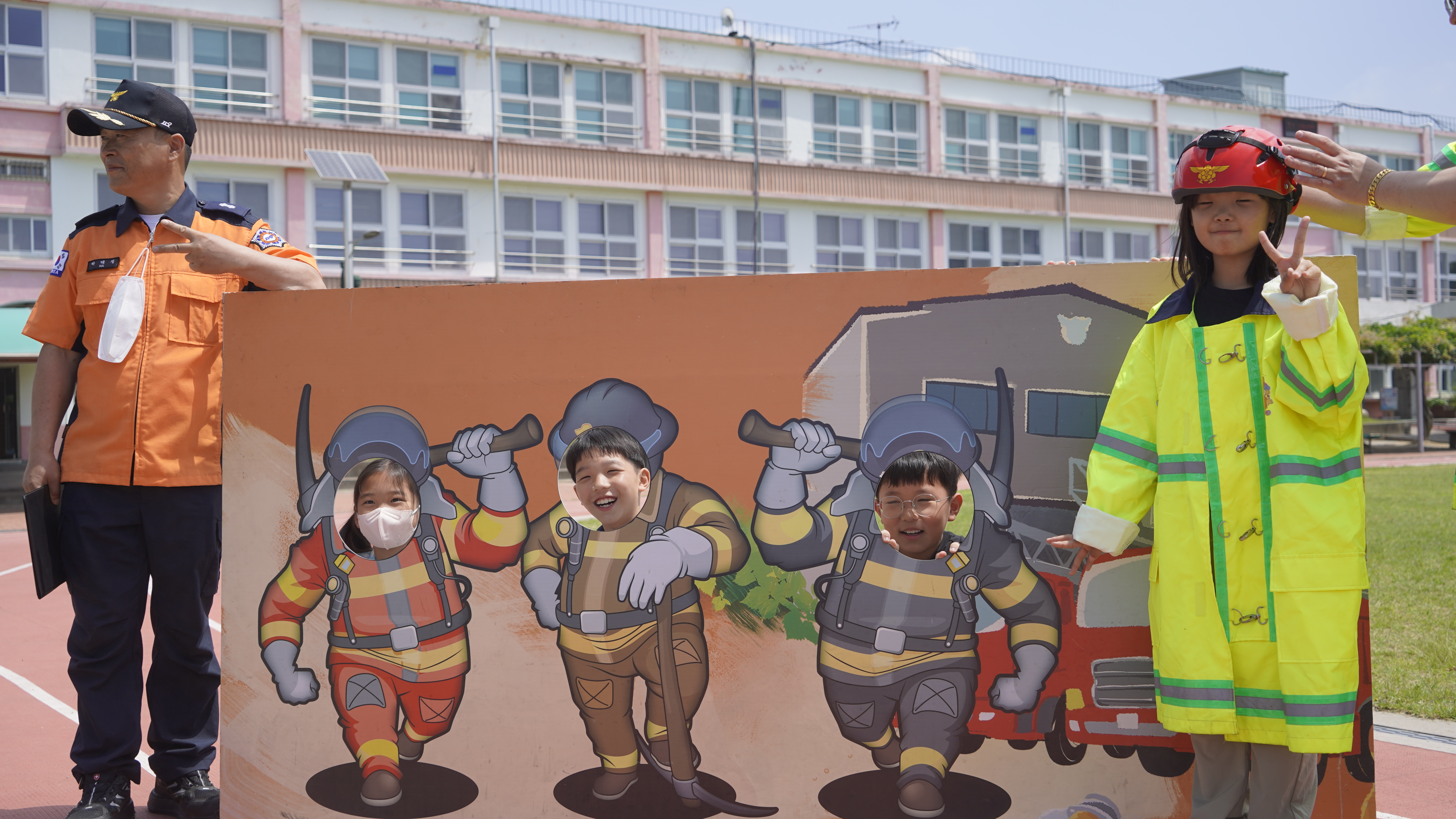 나는 소방관 기념사진.JPG 이미지입니다.