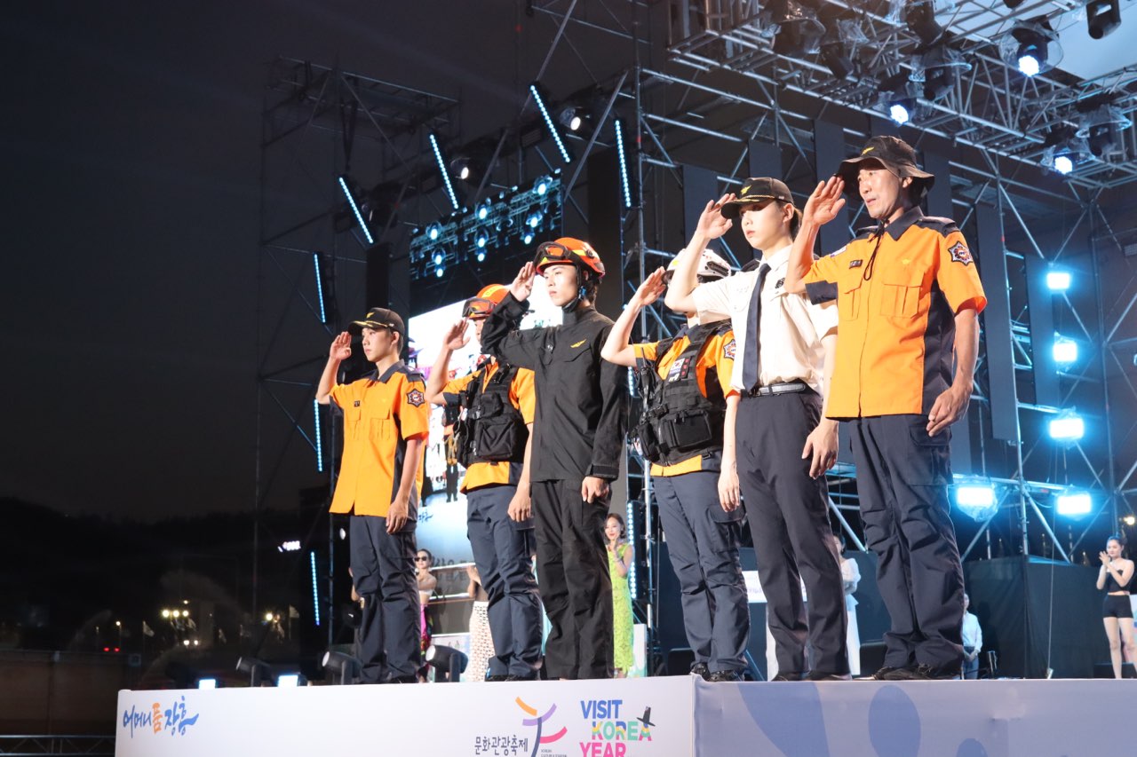 물축제 주제공연 런웨이.jpg 이미지입니다.