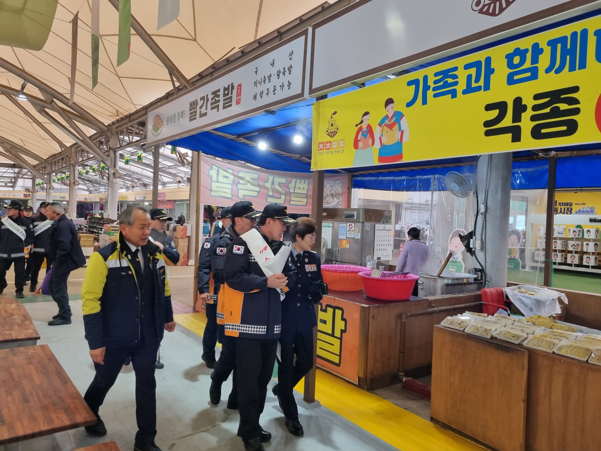 24. 2. 8. 설 명절맞이 전통시장 화재예방 캠페인(곡성시장) (11).jpg 이미지입니다.