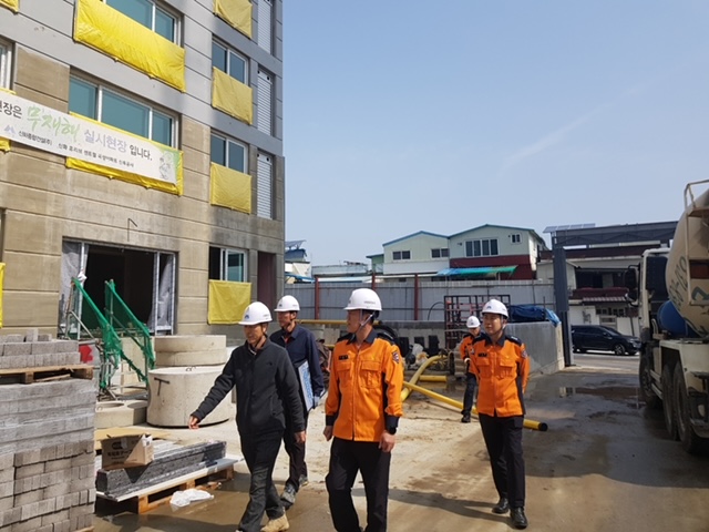 24. 3. 27. 봄철 관서장 건설현장 방문 (2).JPG 이미지입니다.