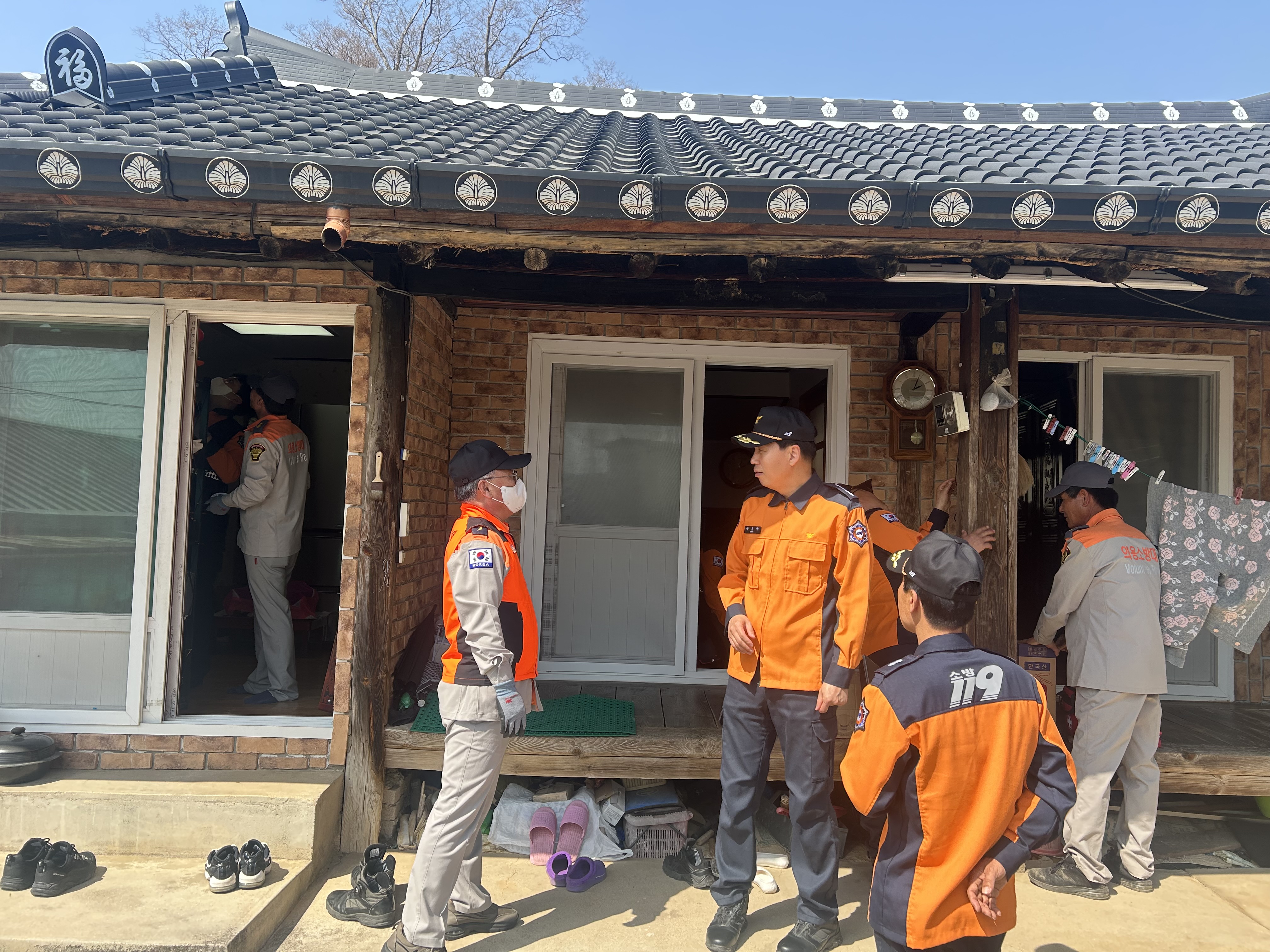 3. 26. 기관장과 함께하는 생활안전순찰대 활동 등 (2).jpeg 이미지입니다.