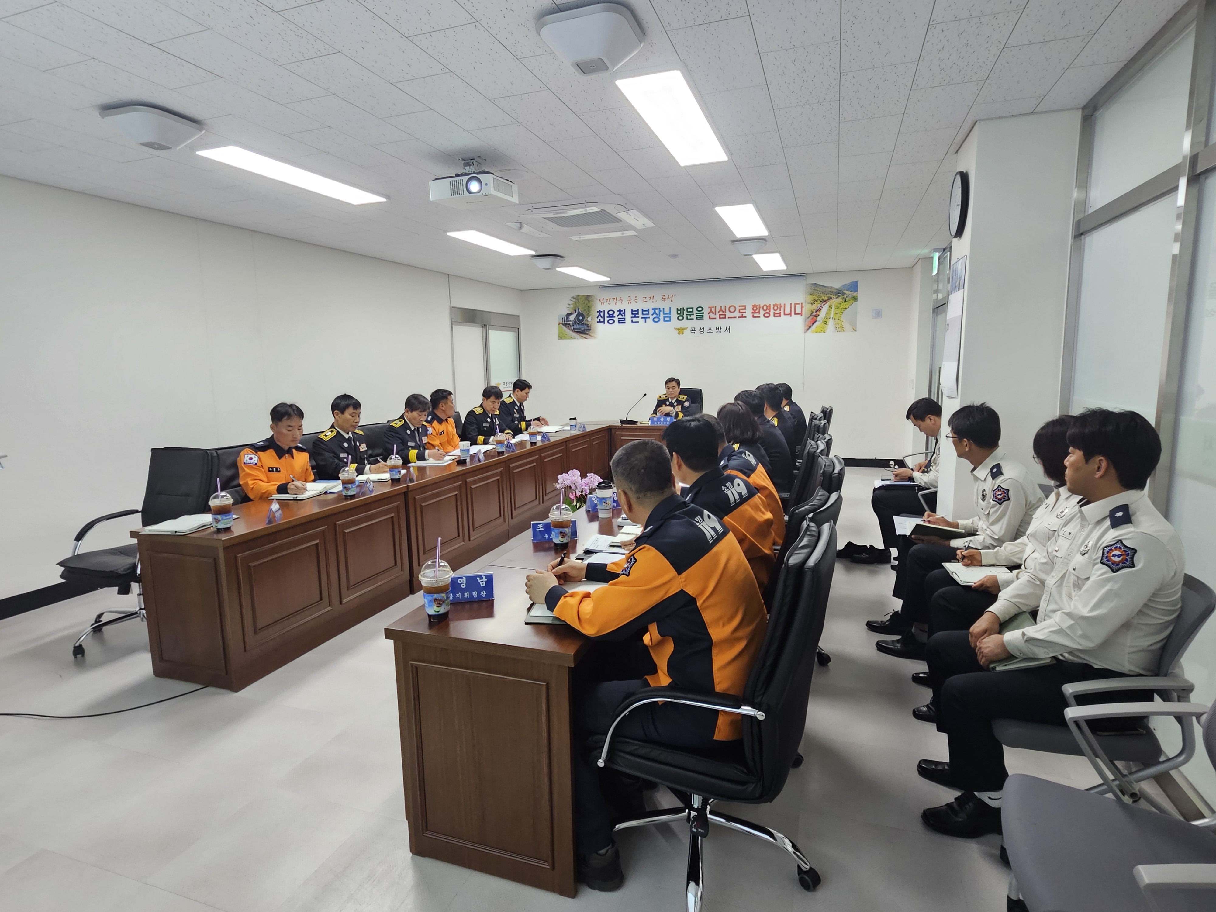 4.11.전남소방본부장님(최용철) 곡성소방서 방문 (2).jpg 이미지입니다.