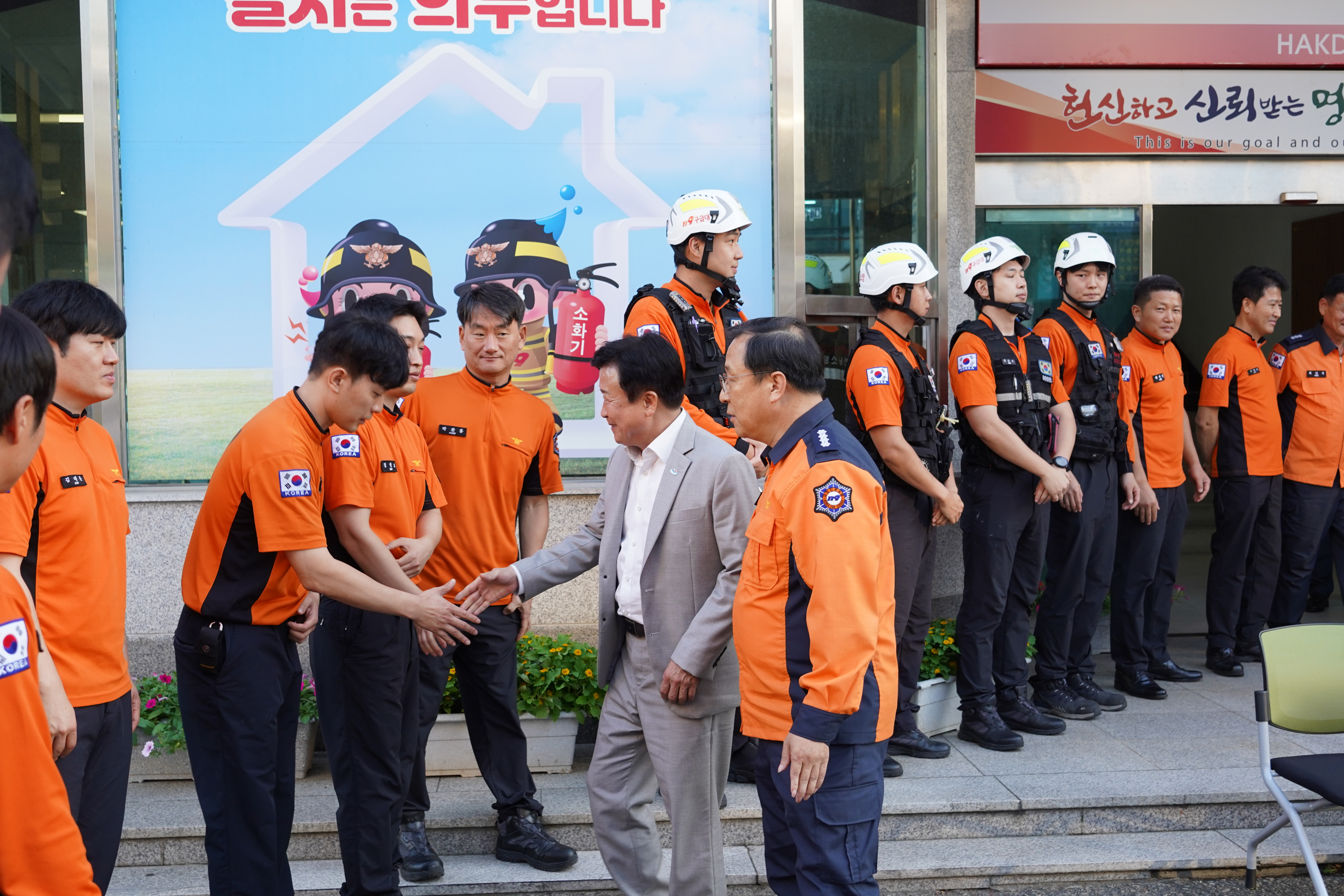 위문 악수.jpg 이미지입니다.