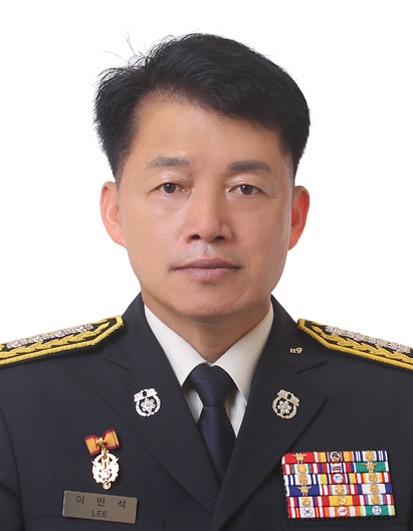 이민석.
